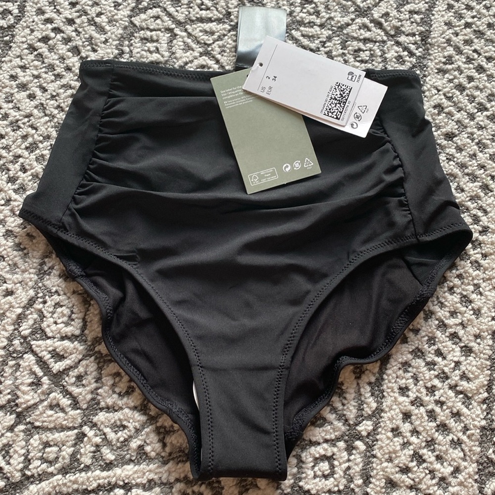 H&M shape swim bottoms!